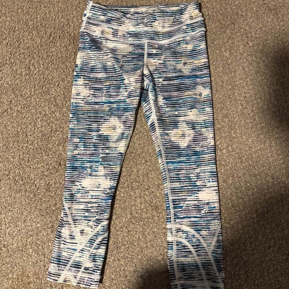 Lululemon Inspire Crop Leggings Size 4 Blurry Belle